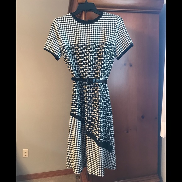 SOLD - Black/White Short Sleeve Dress - Picture 3 of 16